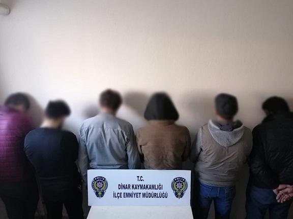 Afyon'da uyuşturucu satan 6 yabancı uyruklu şahıslar sınır dışı edildi