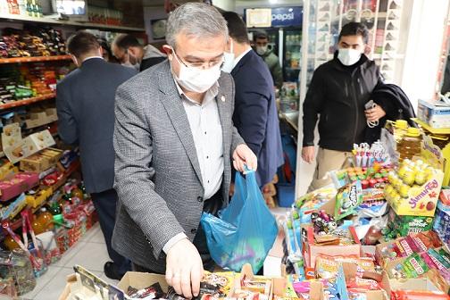 AK Parti heyeti ihtiyaç sahibi ailelerin yanında