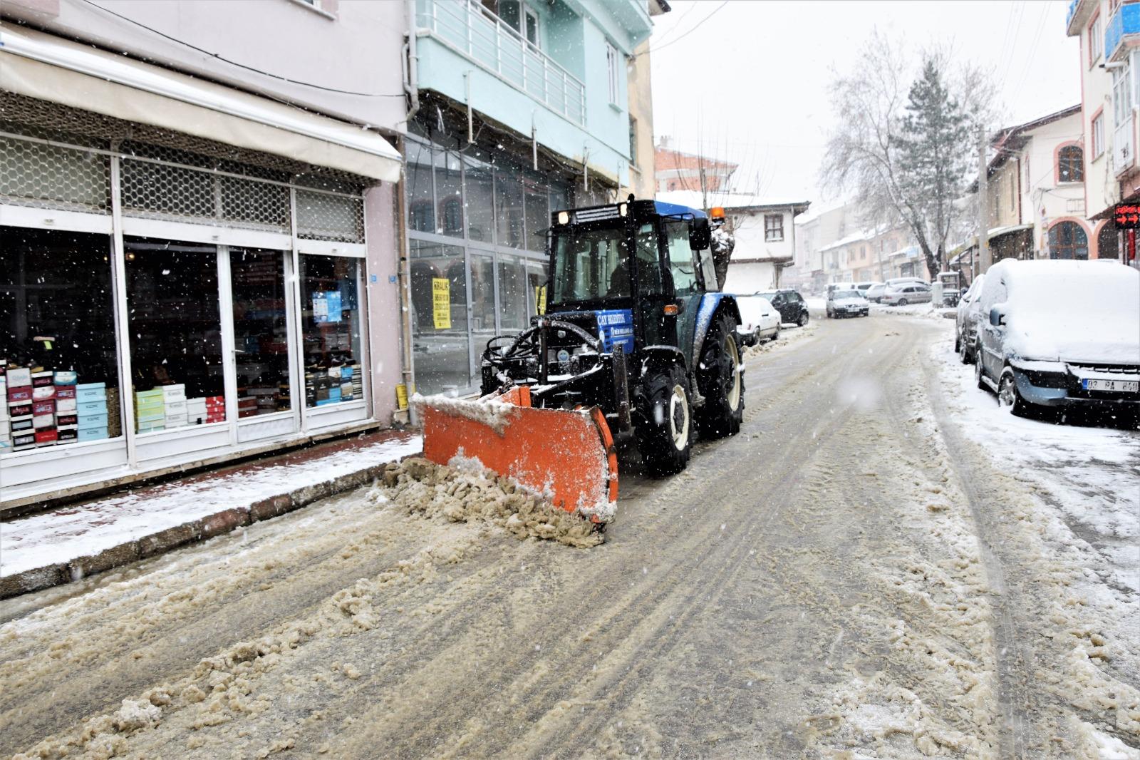 Çay’da Kar Temizleme Çalışmaları