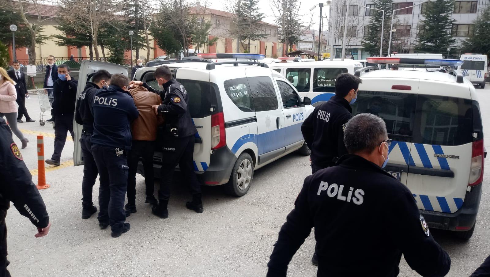 Polise direnip, hakarette bulunan 3 kişi tutuklandı