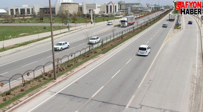 Kapanmaya saatler kala otogar ve şehirler arası bağlantı yollarında beklenen yoğunluk yaşanmadı