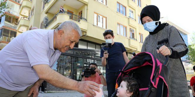 BAYRAM COŞKUSU BALKONLARA TAŞTI