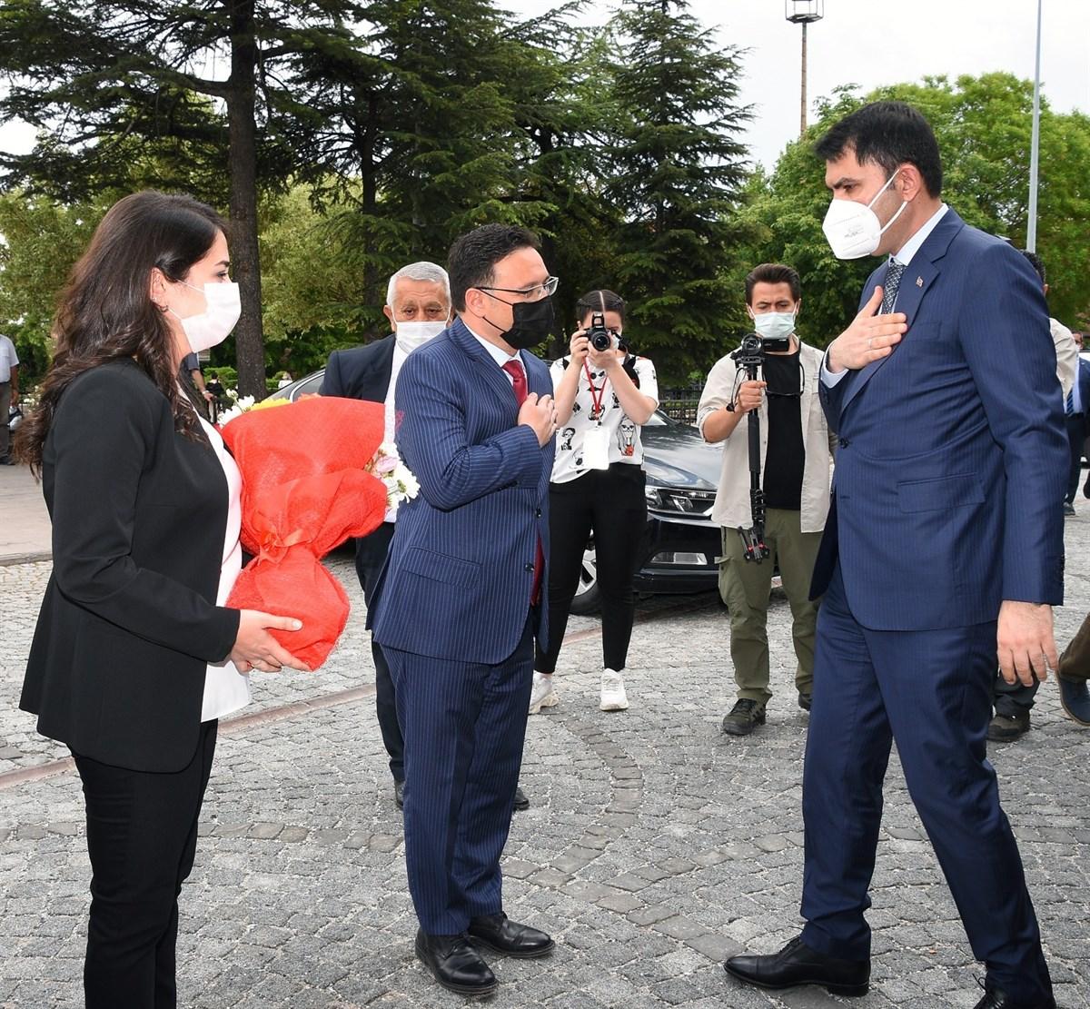 Çevre ve Şehircilik Bakanı Murat Kurum Vali Gökmen Çiçek’i ziyaret etti