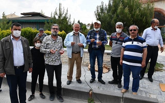 DEMOKRASİ ŞEHİTLERİ İÇİN LOKMA DAĞITIMI VE DUA YAPILDI