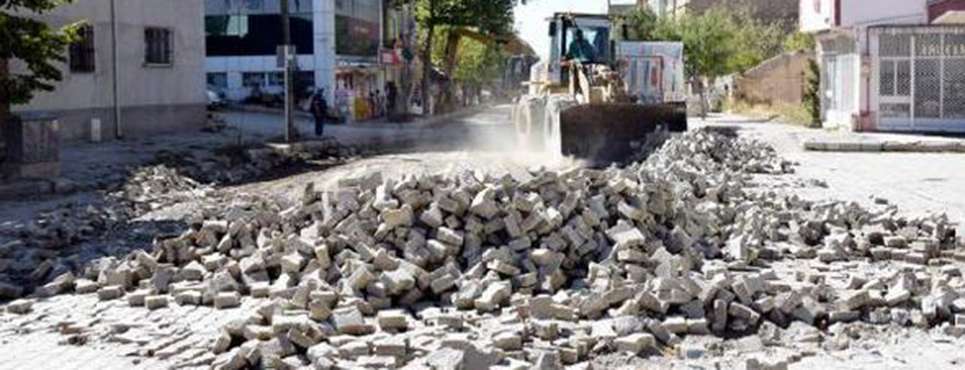 Cumhuriyet Caddesi yenileniyor