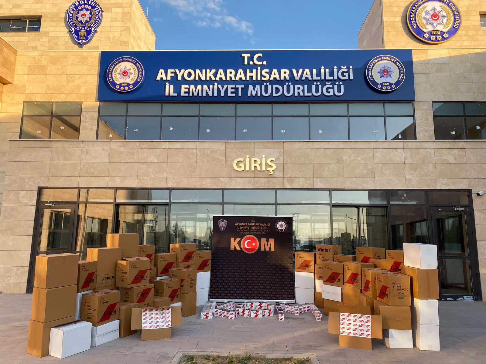 Polis kamyonette 840 bin adet gümrük kaçağı makaron ele geçirdi