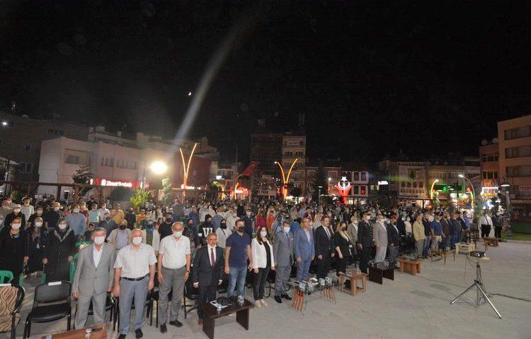 15 TEMMUZ DEMOKRASİ VE BİRLİK GÜNÜ TÖRENLE KUTLANDI