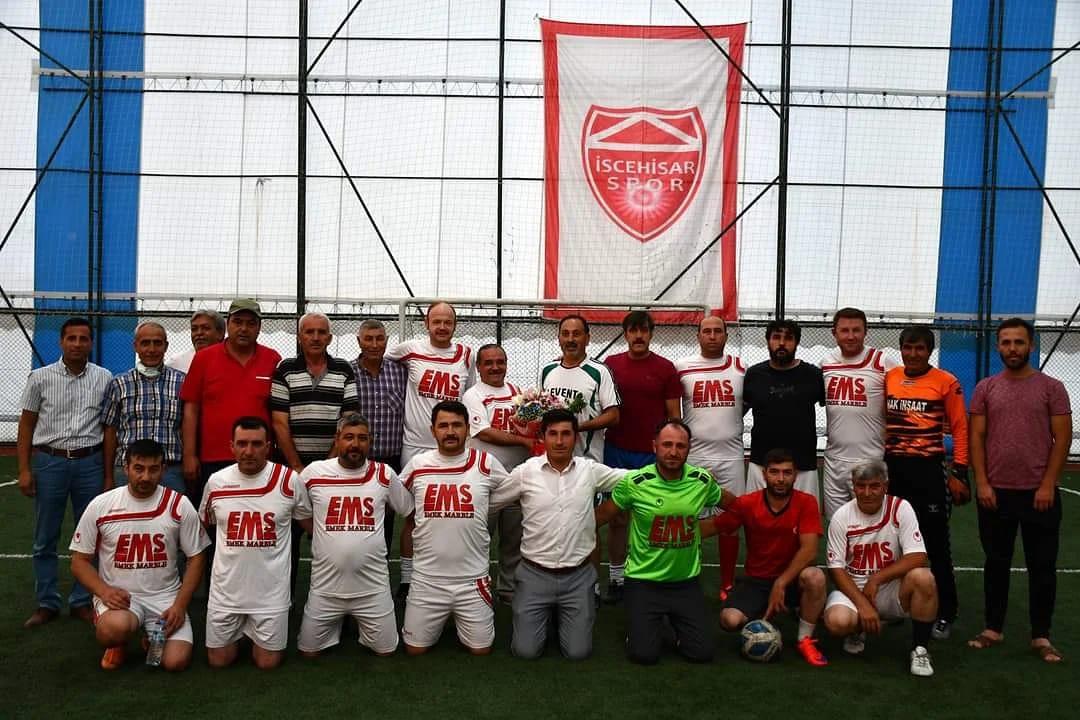 İscehisar Belediyespor ile Dinar Masterler dostluk maçına çıktı