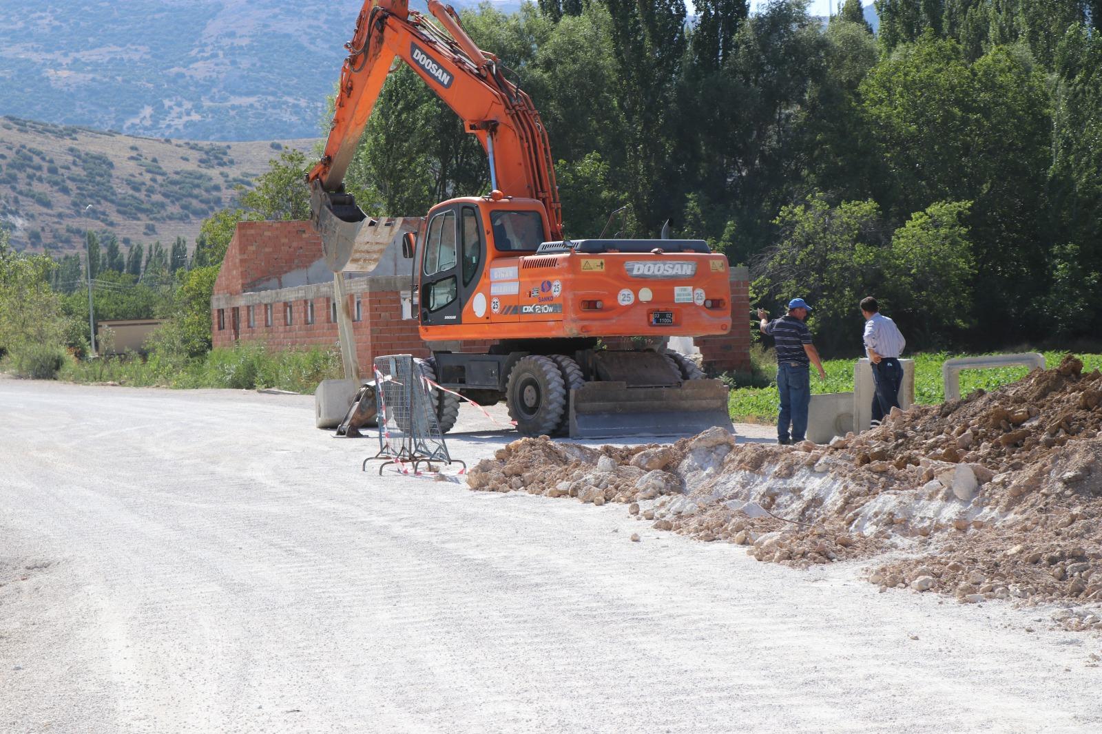 Yeni açılan yolda alt yapı çalışmaları başladı