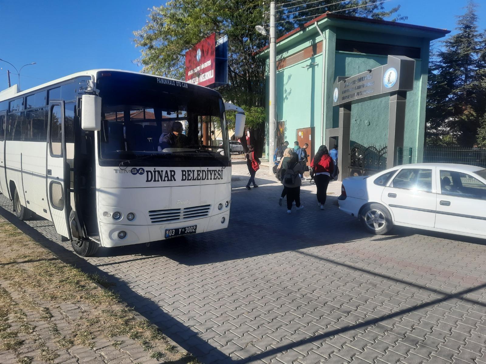 Başkan Sarı’dan Üniversite Öğrencilerine Ücretsiz Okul Servisi