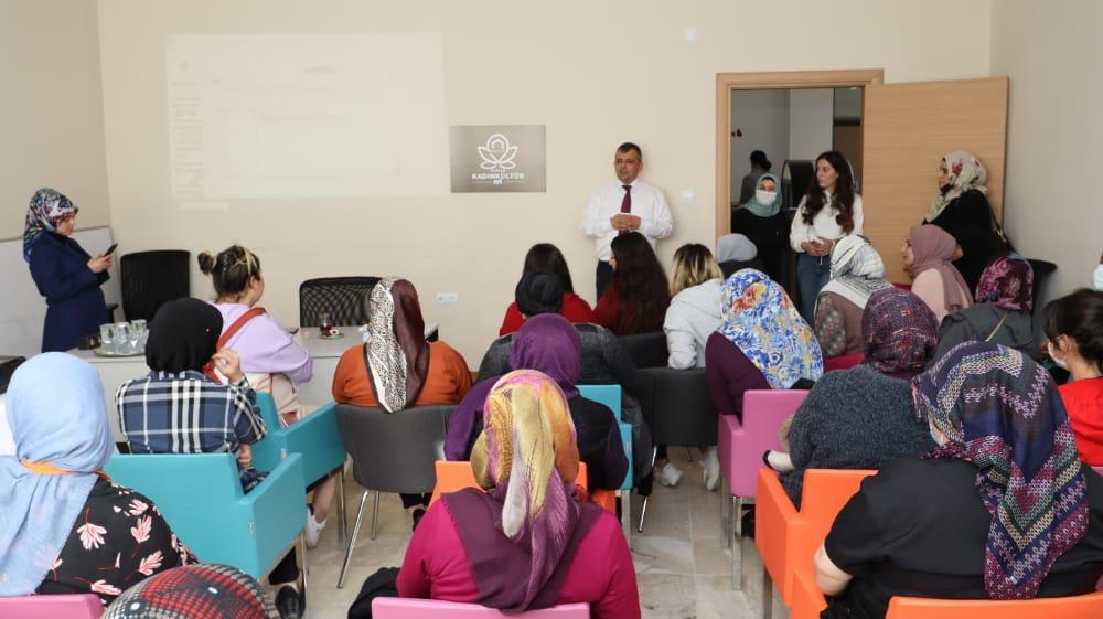 Aziziye Kadın Kültür Evi'nde seminer