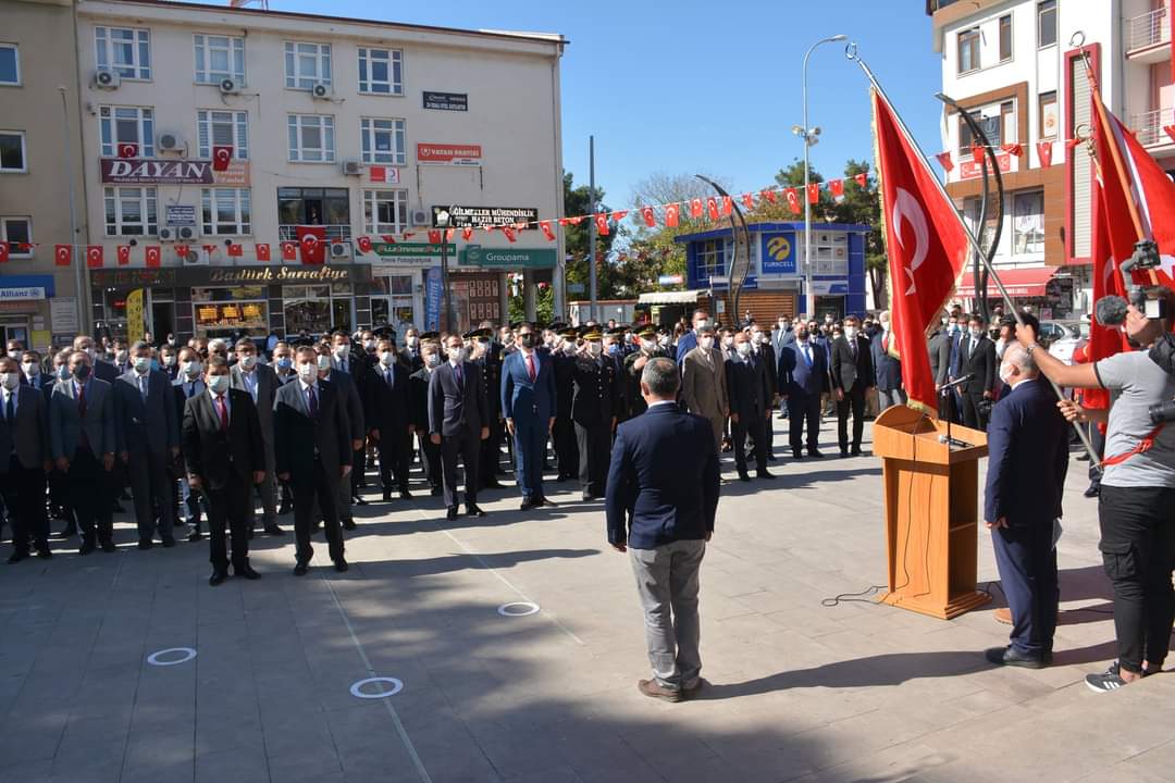 Dinar'da 29 Ekim Cumhuriyet Bayramı Çelenk Töreni