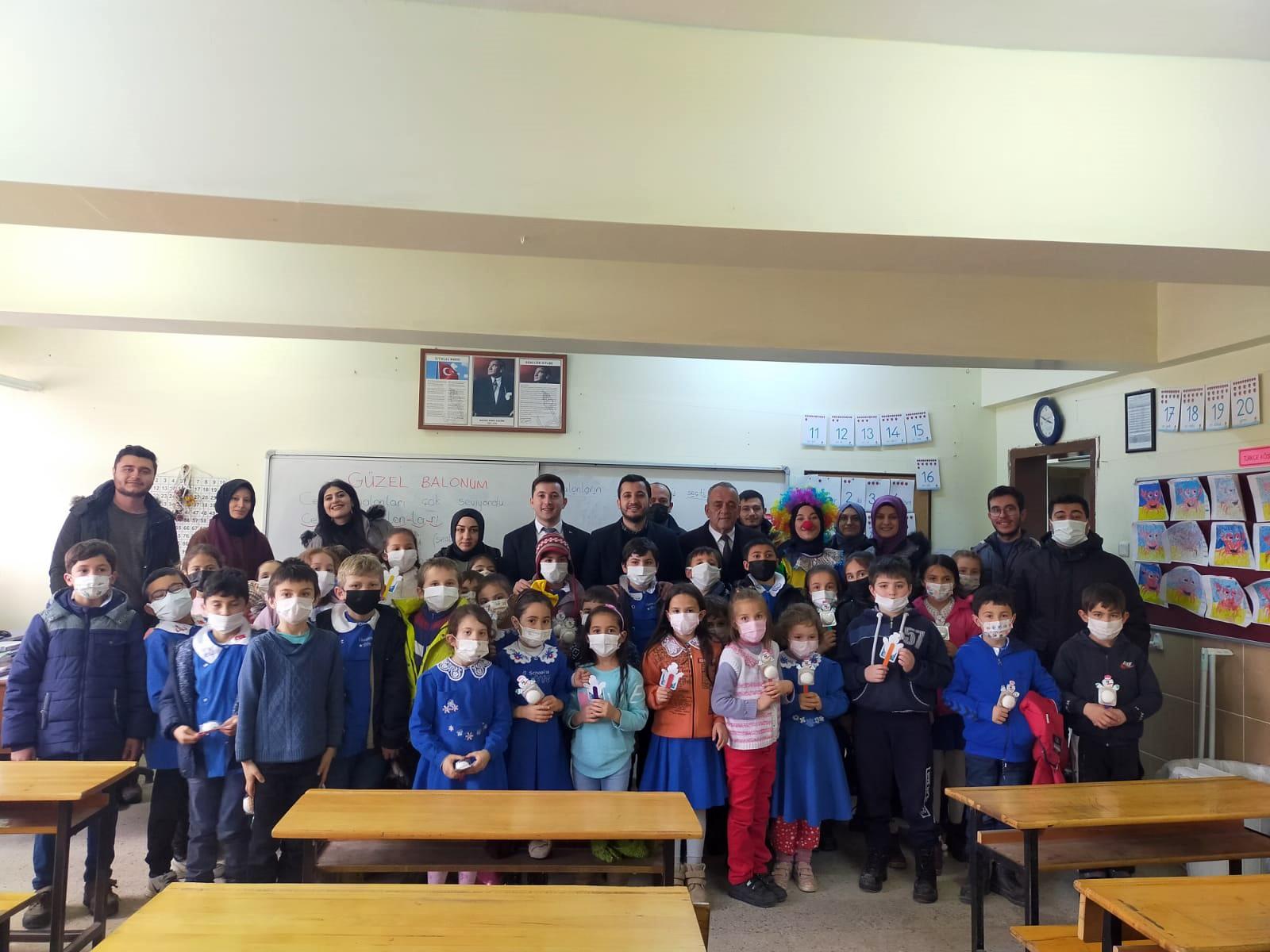 AK GENÇLER GÜNEY’DE İKİ AYRI KÜTÜPHANE OLUŞTURDU