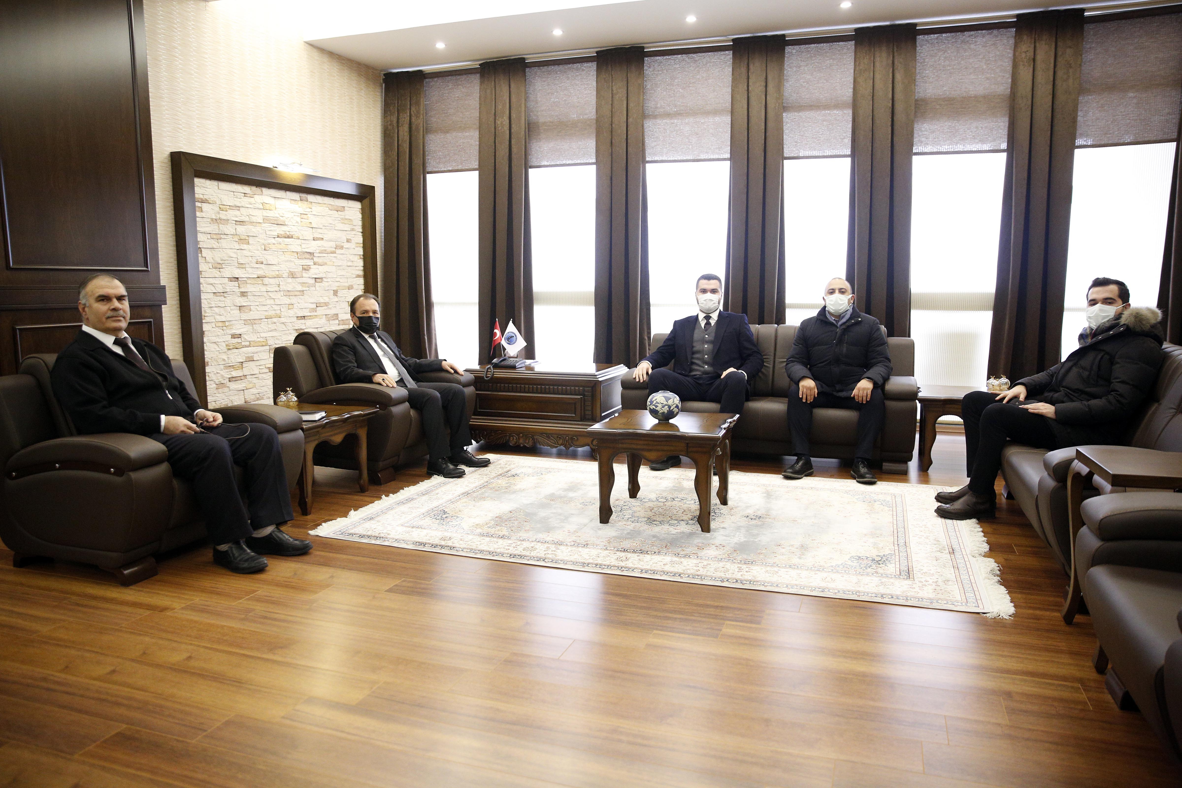 Demireller Renault Yönetim Kurulu Üyeleri, Rektör Karakaş’ı Ziyaret Etti