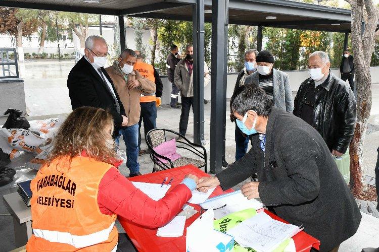 İzmir Karabağlar Belediyesi'nden üreticiye gübre desteği