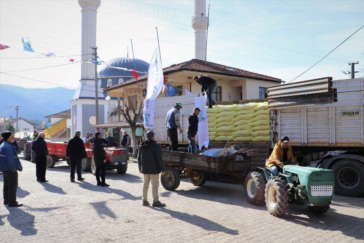 Kocaeli Büyükşehir'in gübre desteği çiftçilerin yüzünü güldürüyor