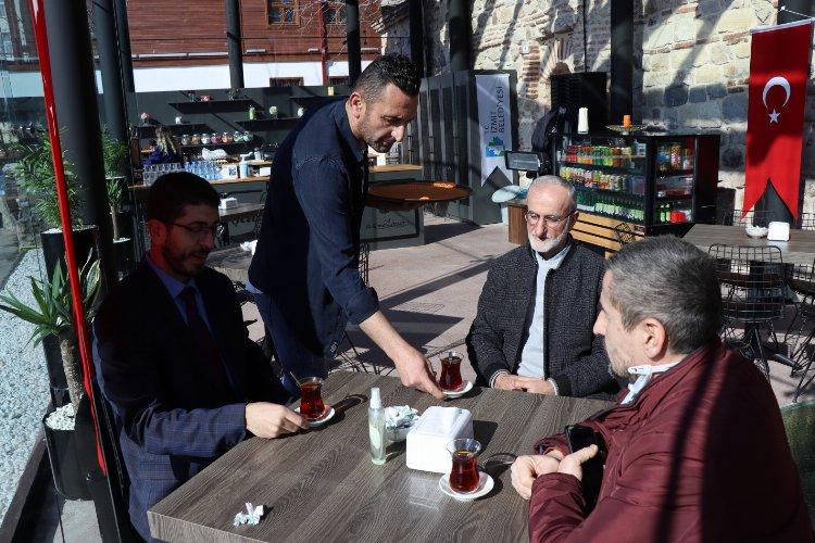 Şehr-i İzmit Kafe’de her Cuma çıkışı cemaate ücretsiz çay