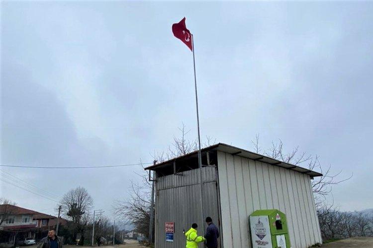 Kocaeli'nde Emre’nin Türk bayrağı talebini Başkan Büyükakın yerine getirdi