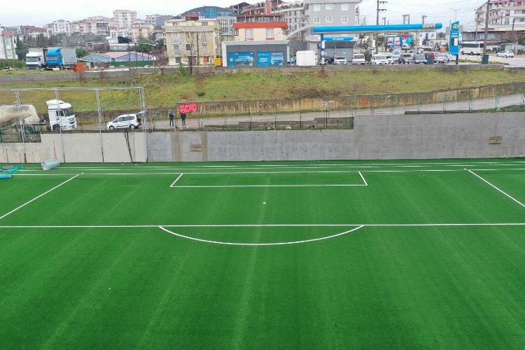 Darıca Nene Hatun Stadı’ndaki batı sahasının çimleri serildi