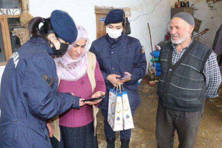 Yozgat'ta kadın astsubaylar çalmadık kapı bırakmıyor