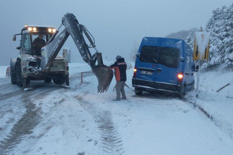 Kocaeli İzmit'te karla mücadeleye devam