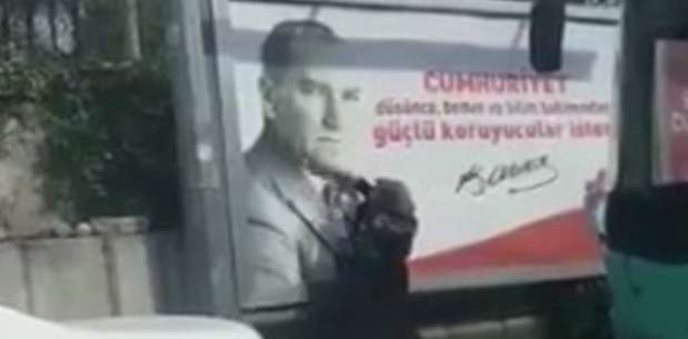 Atatürk resminin kirlendiğini görünce...