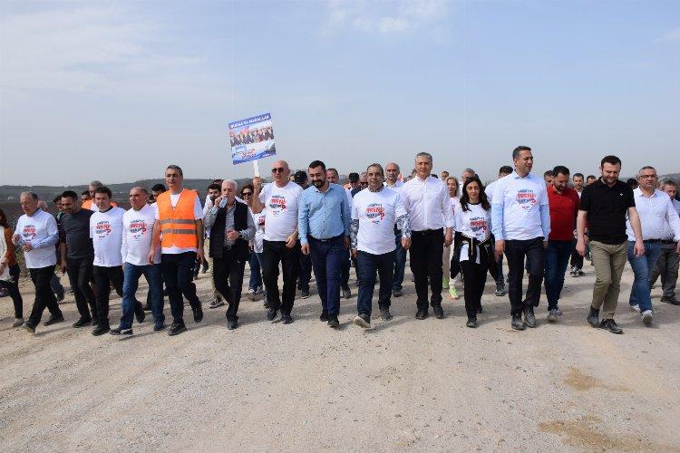 Bursa'da CHP'liler hızlı tren için 23 kilometre yürüdüler