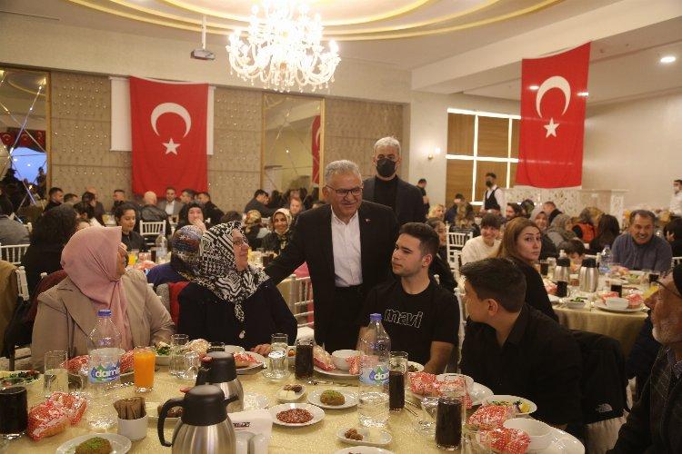 Kayseri Büyükşehir'de şehit aileleri, gazi ve yakınları iftarda buluştu