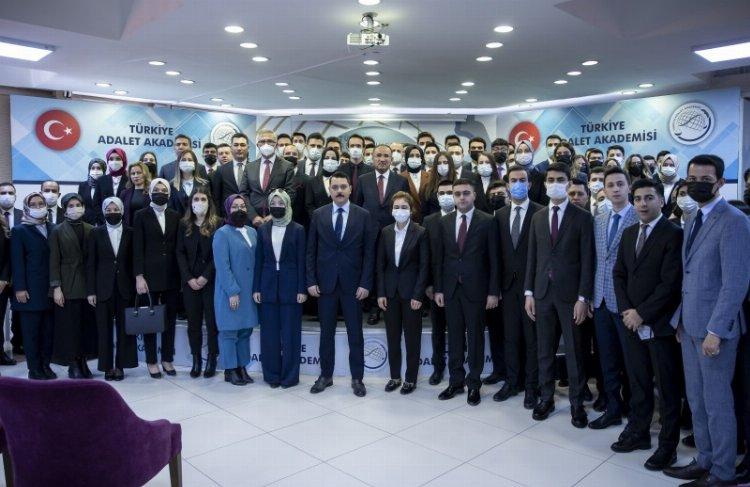 Adalet'e hakim ve savcı yardımcılığı geliyor