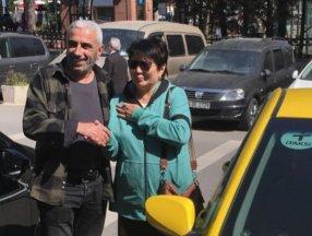 Üsküdar'da taksici, aracında unutulan 14 bin doları sahiplerine ulaştırdı