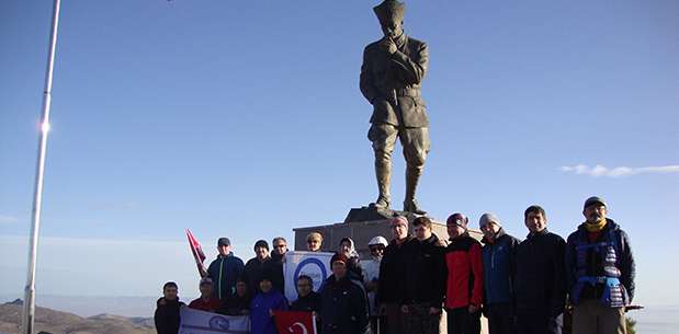 Atatürk için yürüdüler