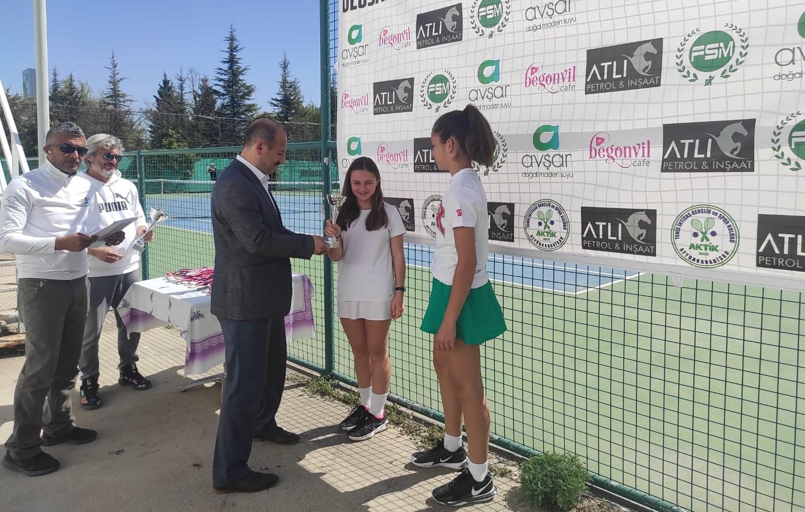 Afyonkarahisar’da Ulusal Büyükler Tenis Turnuvası Düzenlendi