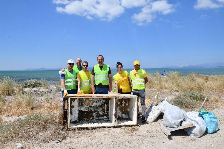 İzmir Çiğli'de kıyı ve deniz temizliği