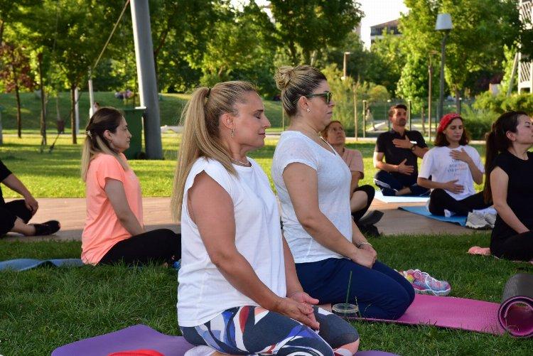 Manisalılar güne yogayla uyandı