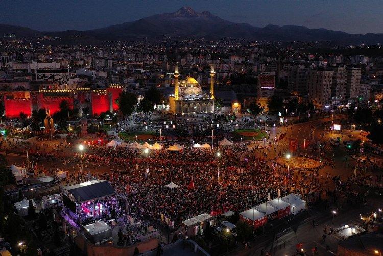 Memduh Büyükkılıç'tan '15 Temmuz' mesajı