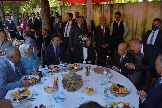 MHP Lideri Bahçeli ile Afyon Valisi Kübra Yiğitbaşı nikah şahidi oldu