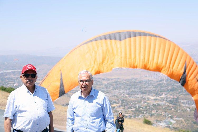 Ali Dağı'nda yamaç paraşütü heyecanı