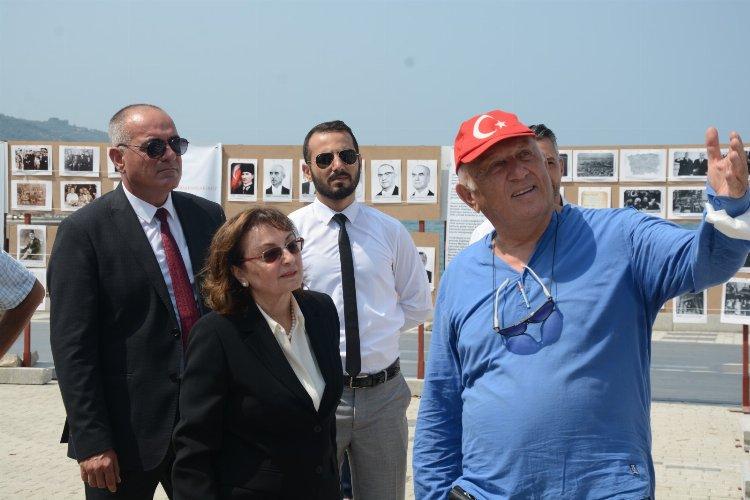 Bursa Gemlik'te Celal Bayar fotoğrafları sergileniyor