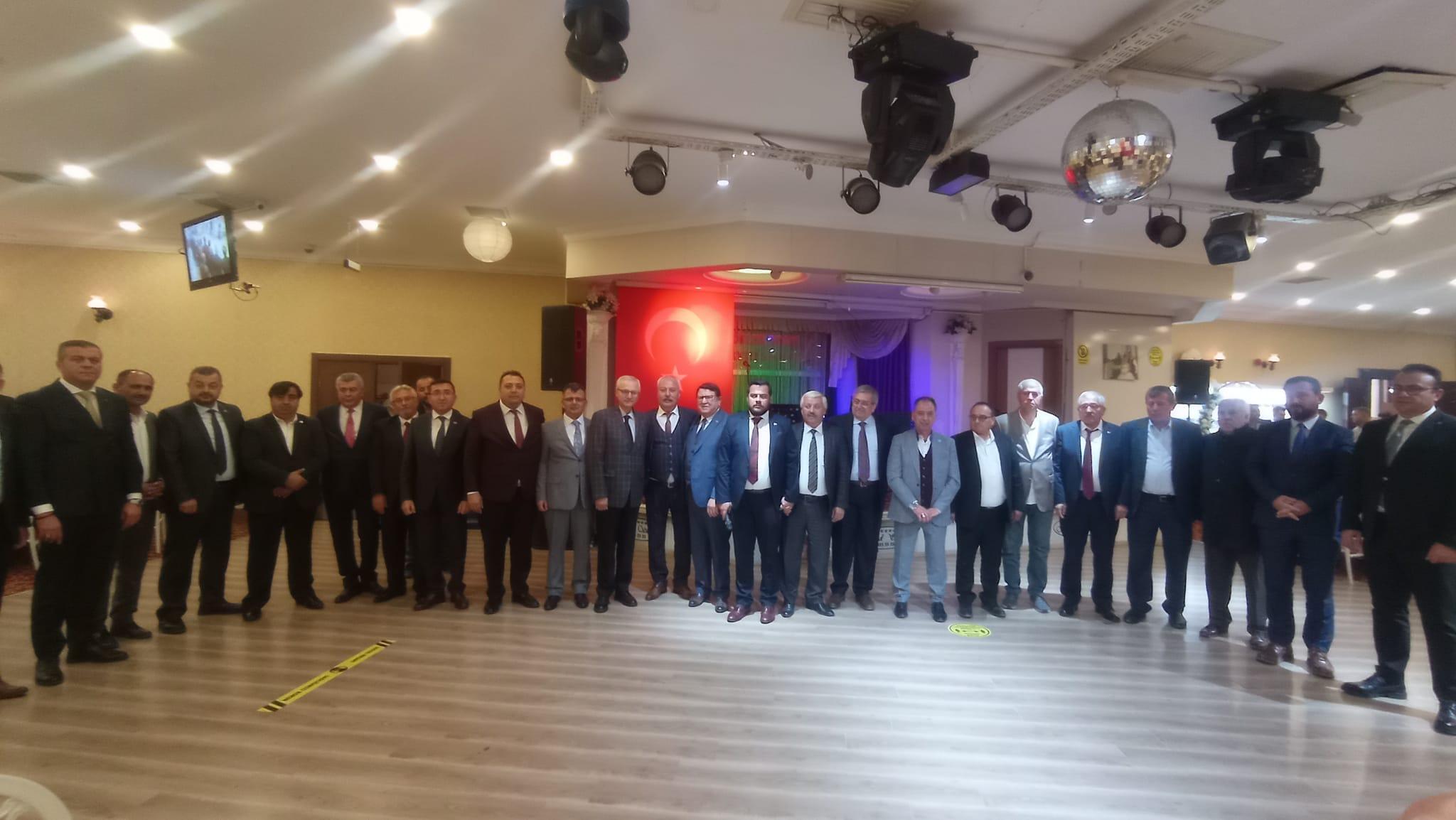 Başkan Koyuncu Eskişehir'de Düzenlediği Yemekte Emirdağlı Hemşerilerini Ağırladı