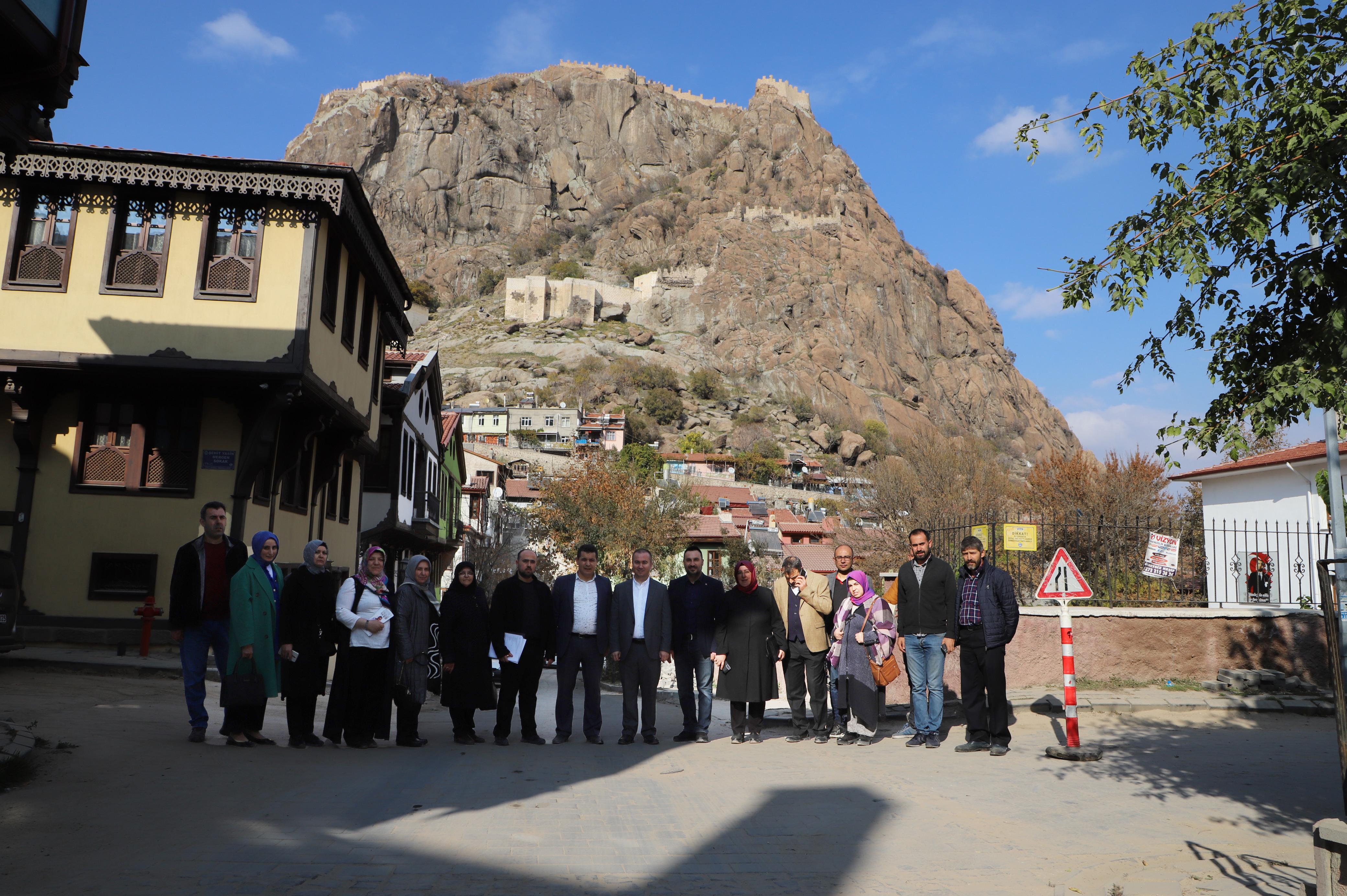 ULUÇAY; ONLAR BATILI MEMURLARIN AYAĞINA GİDER, BİZ VATANDAŞIMIZIN AYAĞINA GİDERİZ