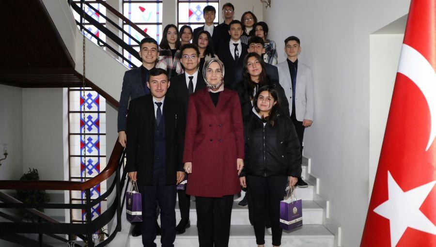 Vali Yiğitbaşı Dinar Gençlik Meclisi üyelerini kabul etti