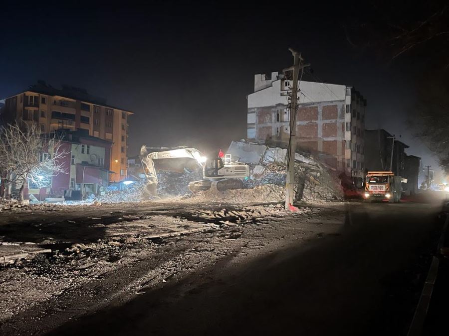 Merkez Üssünde Günde 60 Enkaz Kaldırılıyor