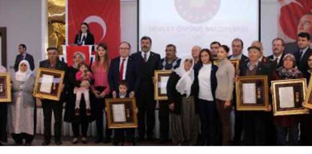 Şehit ailelerine devlet övünç madalyası