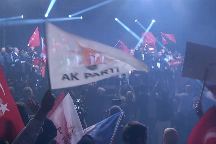 AK Parti Bursa'dan seçim kutlaması (CANLI)