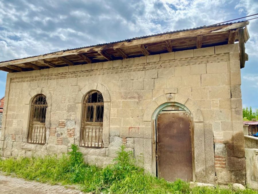 Afyon'da Tarihi Cami Kaderine Terk Edildi