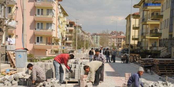 Doğal gaz kaynaklı patlamada ev çöktü: 2 yaralı