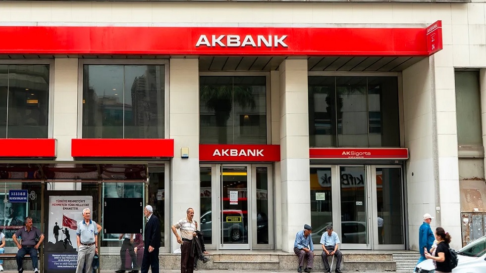 Akbank'tan Emekliye 2 Müjde Bir Arada! Ekim Sonuna Kadar Adeta Para Yağıyor