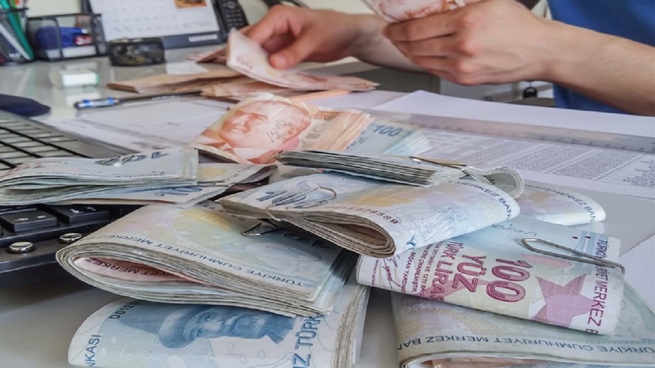 4A 4B 4C emeklisine Ağustos ayında BÜYÜK MÜJDE! Tüm emeklilerin IBAN’a 15.000 TL yatıyor