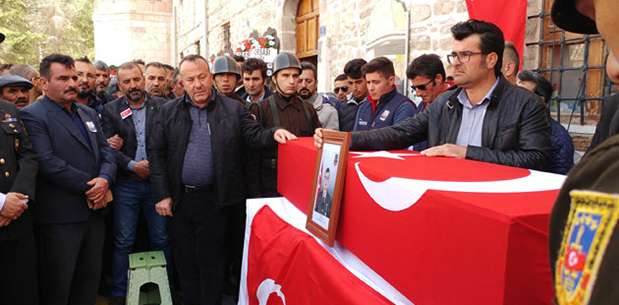 Şehit Uzman Çavuş'u, 8 bin hemşehrisi uğurladı