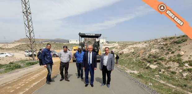 BELEDİYE, BETON YOL AĞINI GENİŞLETİYOR